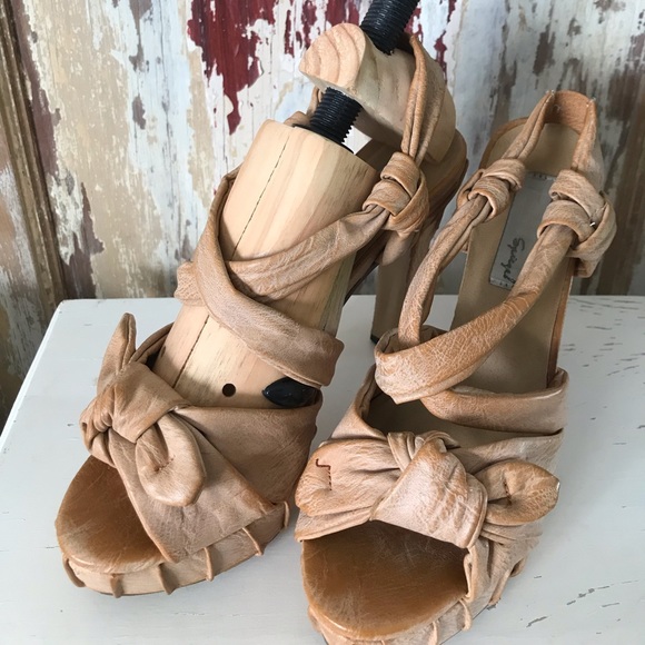 Shoes - Speigle Women’s Tan Platform heels, size 7.5